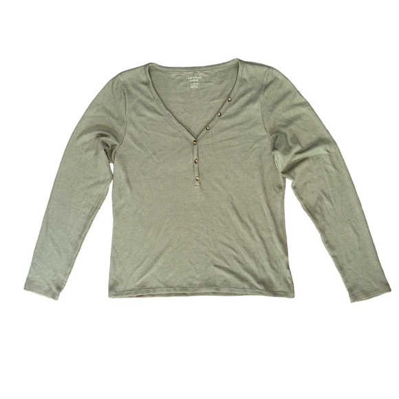 American Eagle Outfitters Tops - American Eagle Olive Green Long Sleeve V-Neck Shirt Women’s XXL